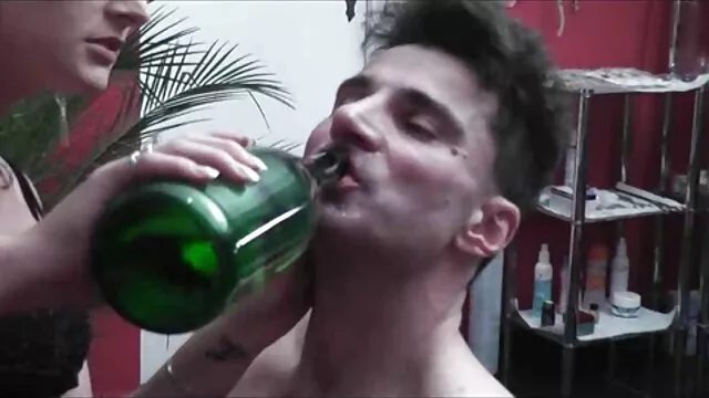 Salope chaude prend porno francais streaming gratuit une grosse bite dans son trou anal excité