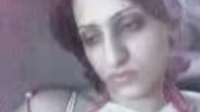 Une Américaine de 18 ans se branle la chatte en sex film porno francais extérieur