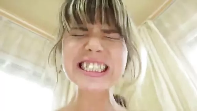 Nastya Avi Scott et Rachel baisent avec un homme et chassent son sperme dans films x en français gratuit leur bouche