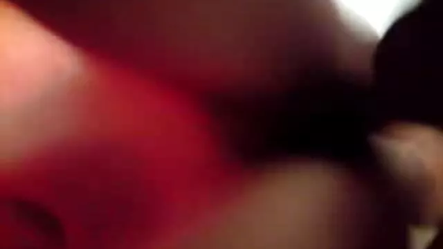 Plantureuse beauté a réveillé un mec mignon endormi avec film x viol francais des bisous et des baise