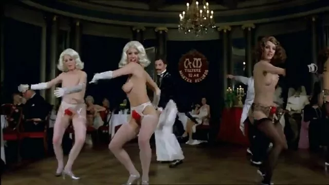 Elle a enlevé film complet porno francais gratuit sa culotte mouillée et a commencé à se masturber