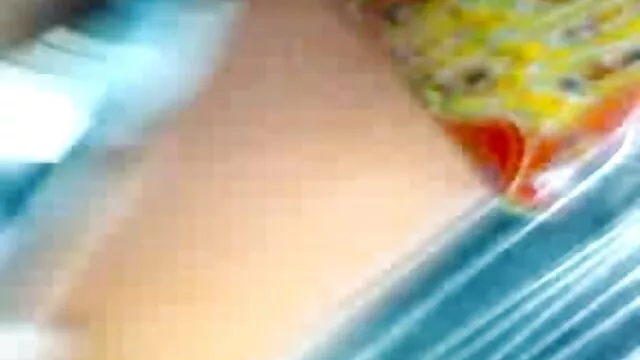 Personne film entier porno en francais ne baise le vieil homme Roberto, le mec s'échappe avec une bouteille de Coca