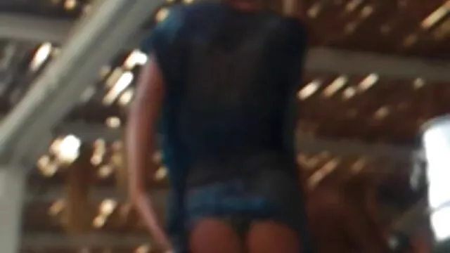 Une jeune brune nue baise meilleur film x francais avec une mignonne et suce sa bite