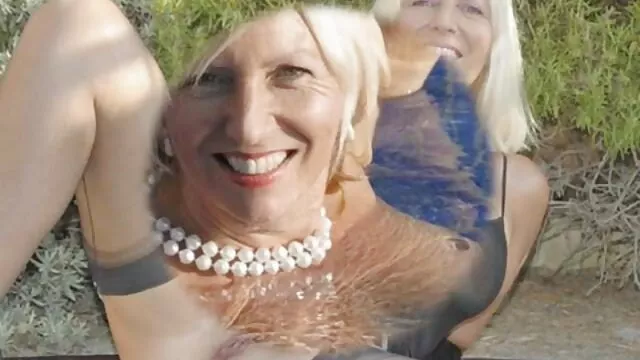 Deux bâtards glamour ont amené leur camarade de classe chez eux, l'ont film porno gratuit vf déshabillée, ont commencé à grimper avec leurs doigts sales dans ses trous, puis l'ont arrachée avec leurs bites comme une salope