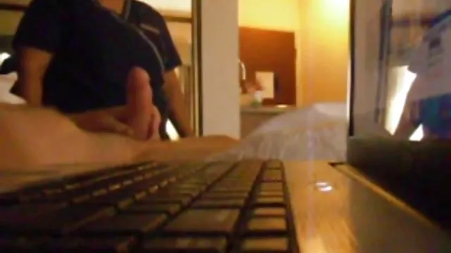Le professeur a inséré le phallus dans le cul serré film francais porno en streaming d'un étudiant au bureau