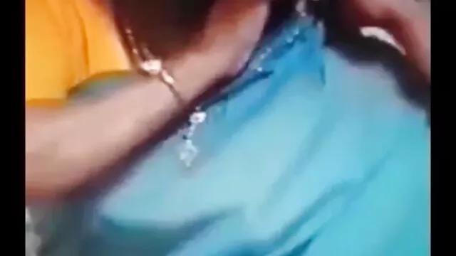 Une superbe brune assise sur un film porno francais youtube rocher et écartant ses jambes sexy, baise sa chatte rasée avec son doigt