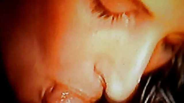 Deux filles asiatiques chaudes ont commencé à sucer passionnément la bite de leur amie. Puis il en met un sur sa verge, et traite film x viol francais l'autre avec un excellent kuni