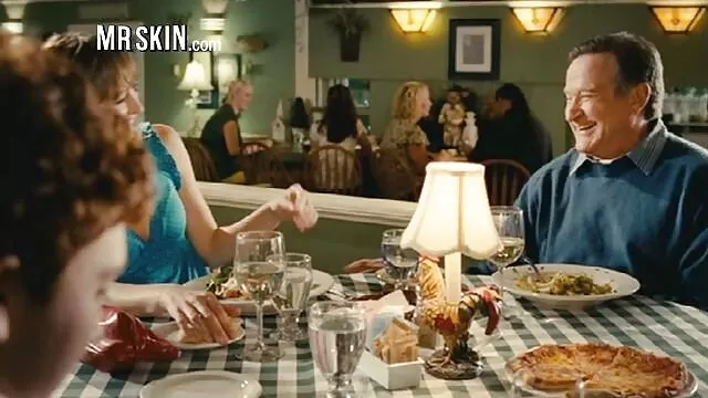 Cette dame est film x avec grosse femme avide de bites masculines et quand le mec commence à lui lécher la chatte, elle gémit pour qu'il préfère lui enfoncer sa longue bite en elle