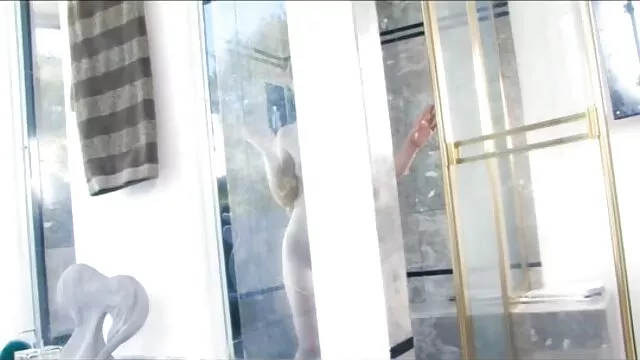 Fille idiote sautant sur le canapé film porno francais long metrage et excitée