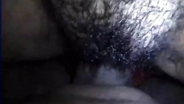 Un mec lubrique avec une grosse bite pénètre dans l'anus les meilleurs films porno français d'un locataire maigre