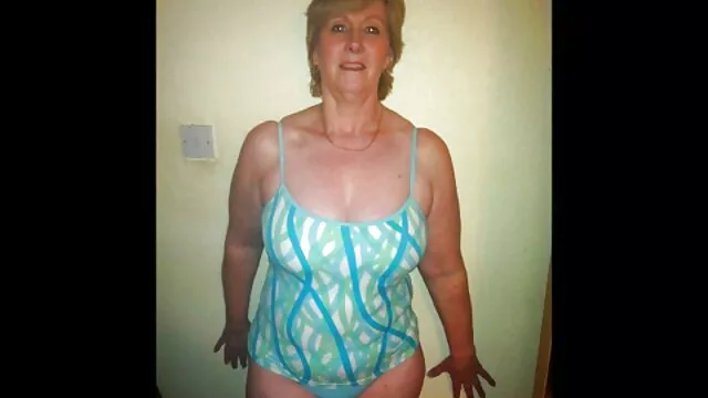 Une pute expérimentée arrivée chez le client a été étonnée de sa taille. Émettant un gémissement joyeux, elle a commencé à le film porno complet francai lécher, puis s'est levée avec un cancer, a demandé à la baiser fort, dans le cul