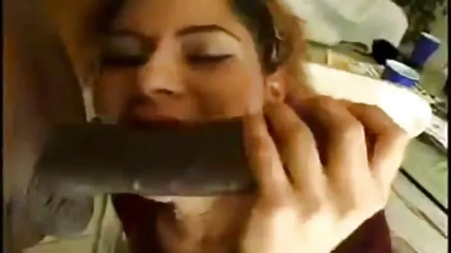 Le mec baise férocement de jeunes blondes dans la bouche site porno françai et lèche les anus