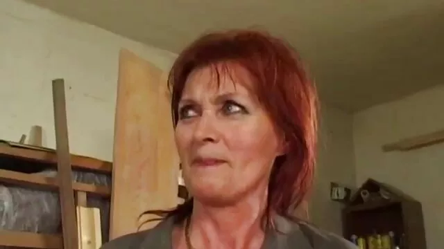 Cet homme vit seul depuis longtemps, il n'a pas de femme, pas de maîtresse, et de temps en temps film porno francais complet il appelle de jeunes prostituées à la maison, qu'il baise férocement avec sa grosse bite