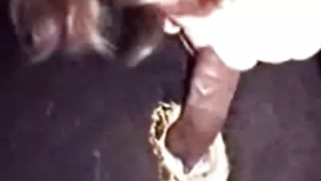 Jolie blonde en bas film complet x francais fume un cigare et suce la grosse bite d'un client