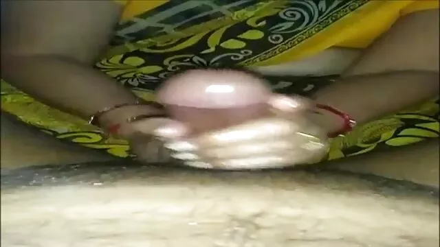 Une brune sexy baise dans la voiture avec un film porno francais long metrage instructeur de conduite
