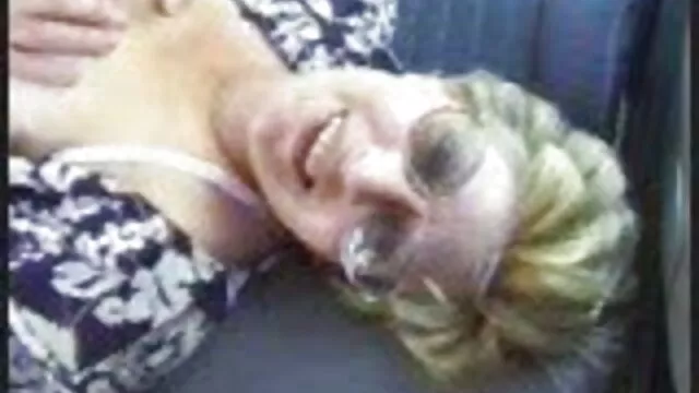 La blonde maigre Rachel James avec un cul rond baise avec un mec filme porno francai