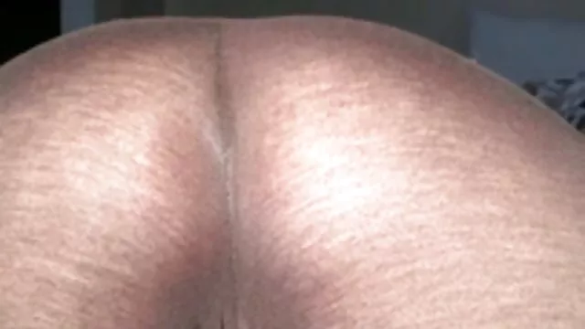 La chienne porno streaming francais gratuit est tellement excitée qu'elle se jette sur le mâle et le baise avec sa bouche chaude, puis, assise sur sa grosse bite, monte comme un cow-boy sur un étalon ininterrompu