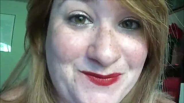 Allison se film porno parle en français branle et secoue ses seins