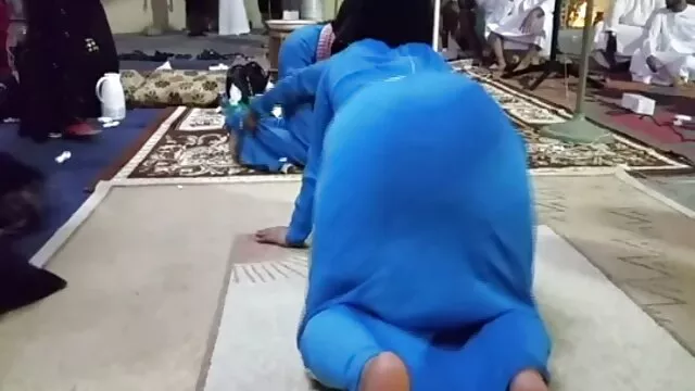 Baise film x frere et soeur francais l'invité entre les pieds pendant que la femme dort