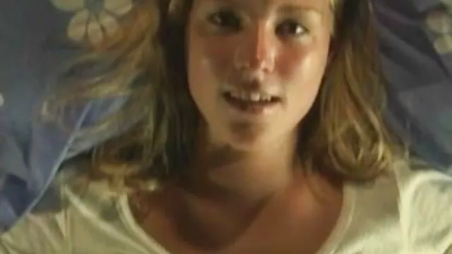 Montrant un manque de respect extrême pour le doyen, une étudiante sexy oblige l'homme à prendre des mesures extrêmes, d'abord il a poussé la fille sur la film x sm francais table et l'a bien fouettée, puis a commencé à la baiser fort