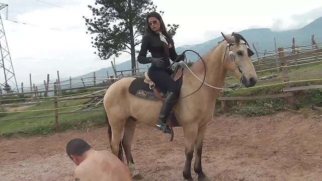 Les lesbiennes douces Lola Foxx et Aaliyah Love se lèchent la chatte et les doigts sur leurs film streaming francais x pieds