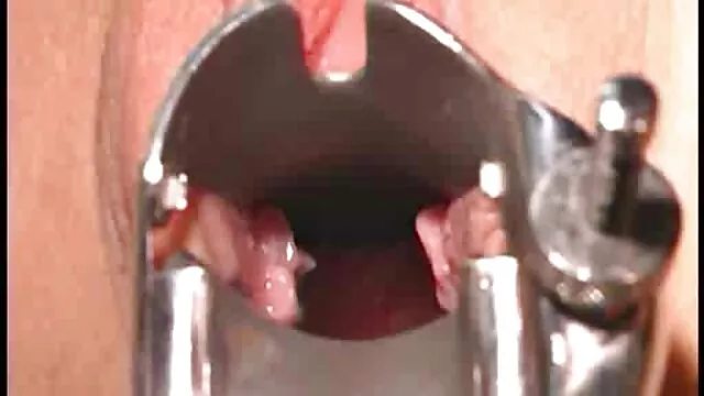 La film porno complet en français brune se balance sur la bite comme sur une balançoire